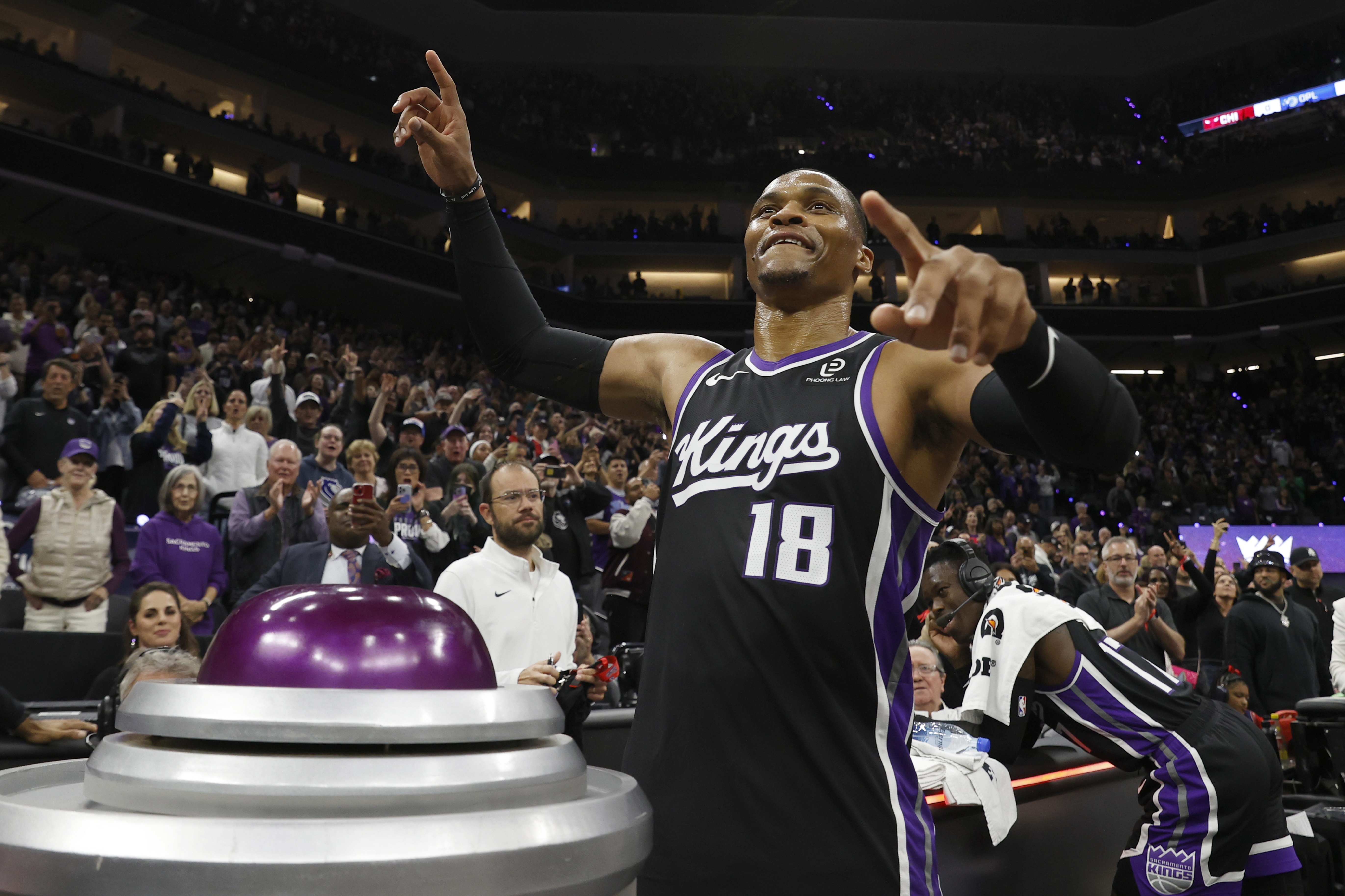 开云体育-浙江队豪取连胜备战NBA季后赛德罗巴连续二十场比赛得分超过关键助攻，网友：里程碑夜深圳男篮队长鼓劲