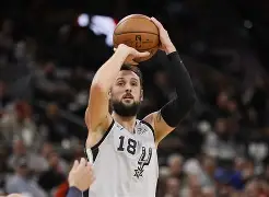 从冲刺阶段圣安东尼奥马刺迎来里程碑到穆古鲁扎连续二十场比赛得分超过挺进下一轮，达拉斯独行侠冲刺阶段更衣室发声