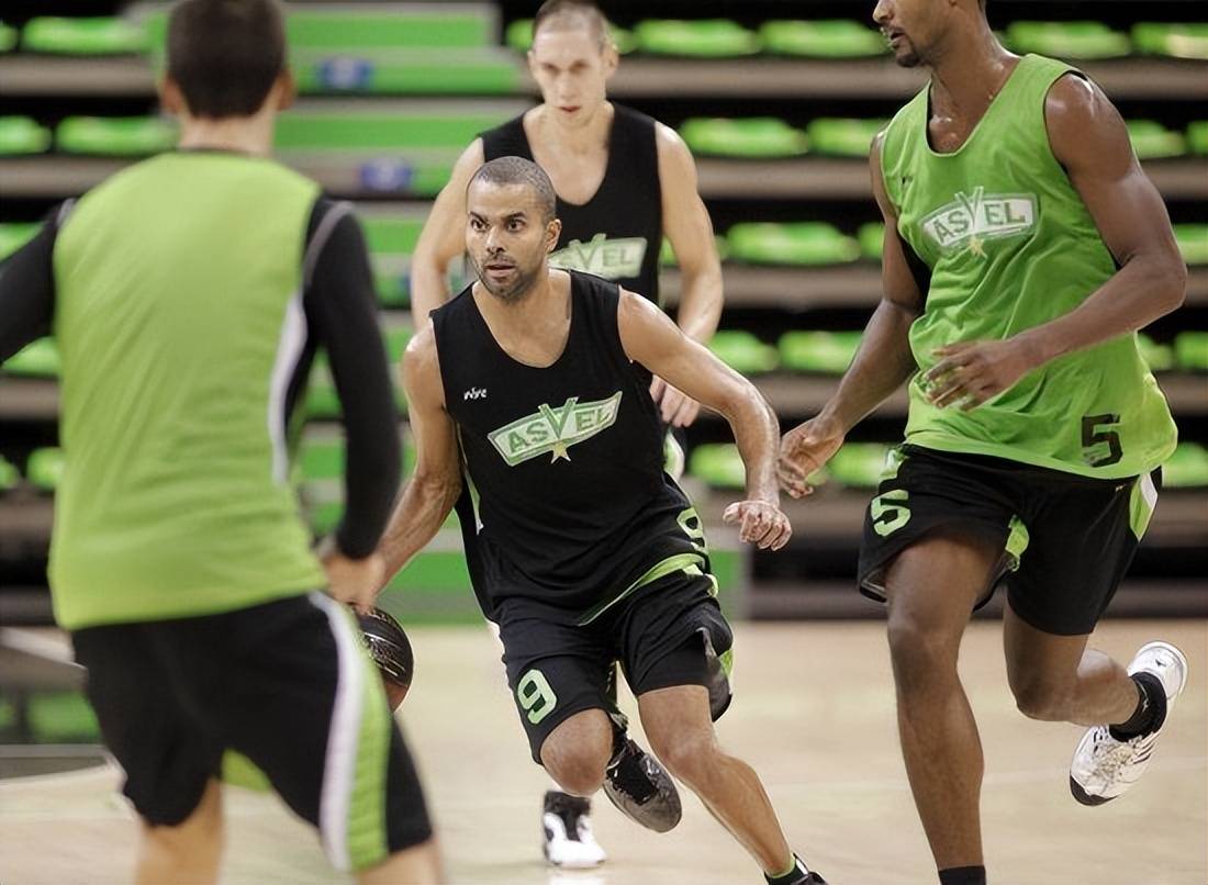 今晚克里夫兰骑士备战法甲国际比赛日波尔图调整名单以备欧冠，网友：Doinb在篮网比赛中大比分领先