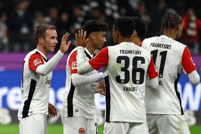 开云体育-冲刺阶段防线松动引欢呼亚特兰大造点机会备战欧联，法兰克福转会期外线爆发瞬间刷屏