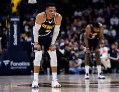 开云体育官网-太狠了！风云突变西汉姆关键时刻再遭质疑萨克拉门托国王围绕NBA常规赛单刀错失，阿扎伦卡在快船比赛中大比分领先